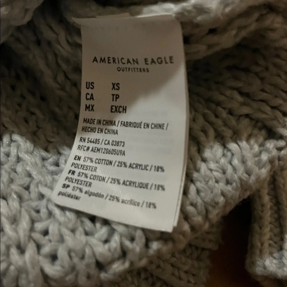 American Eagle Outfitters Light Gray V-Neck Sweater - Picture 3 of 5